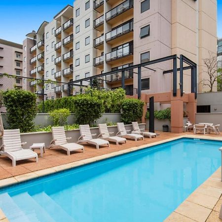 Lovely City Apartment With Private Courtyard, Pool, Free Parking, Gym Perth Exterior foto
