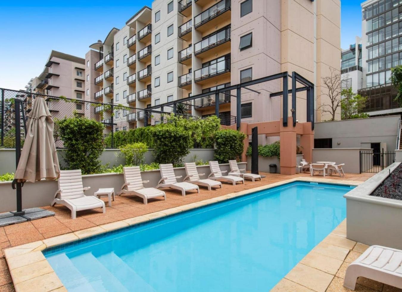 Lovely City Apartment With Private Courtyard, Pool, Free Parking, Gym Perth Exterior foto
