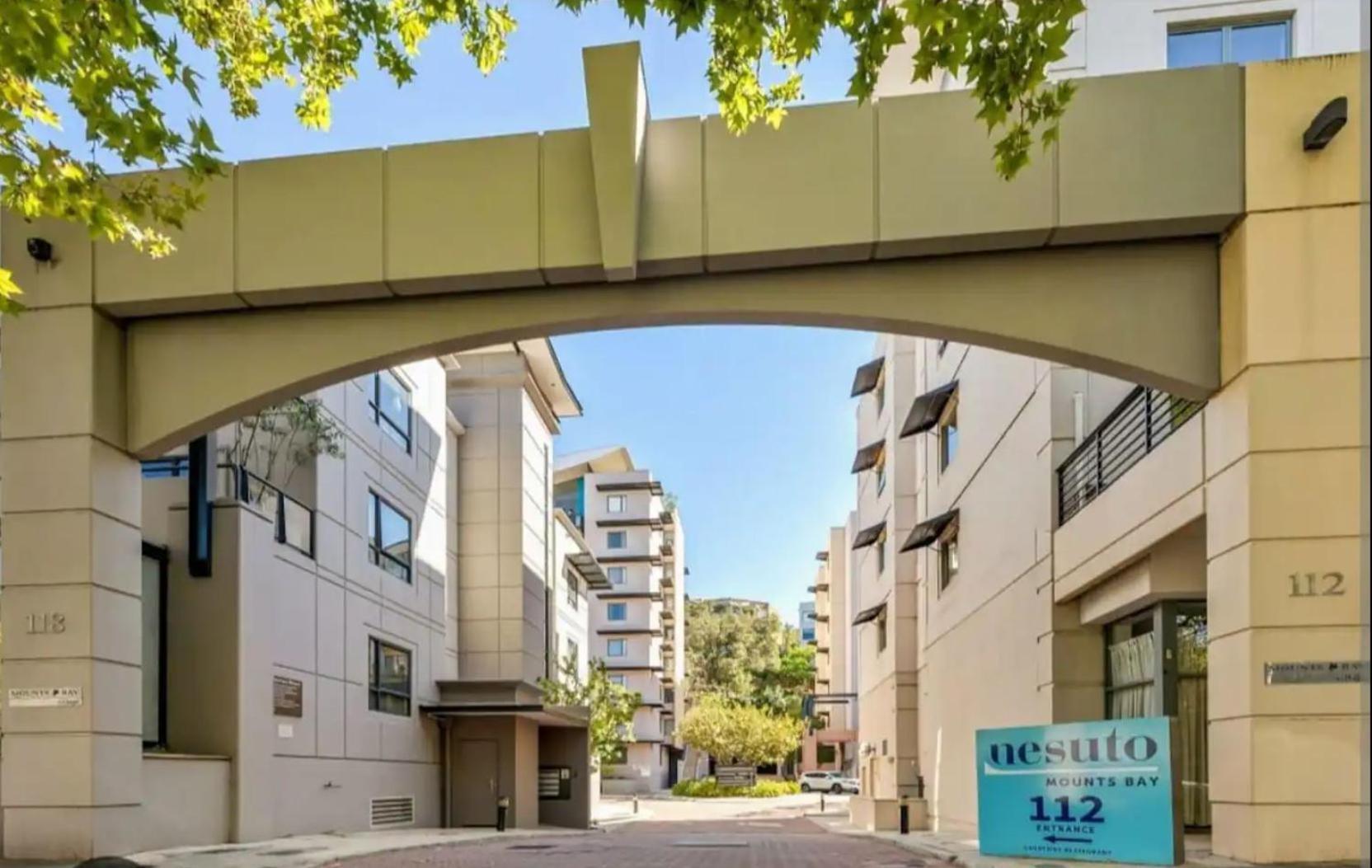 Lovely City Apartment With Private Courtyard, Pool, Free Parking, Gym Perth Exterior foto