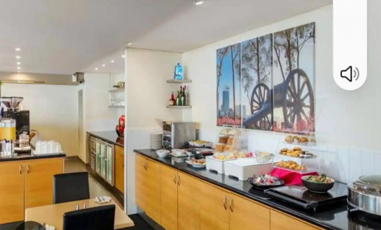 Lovely City Apartment With Private Courtyard, Pool, Free Parking, Gym Perth Exterior foto