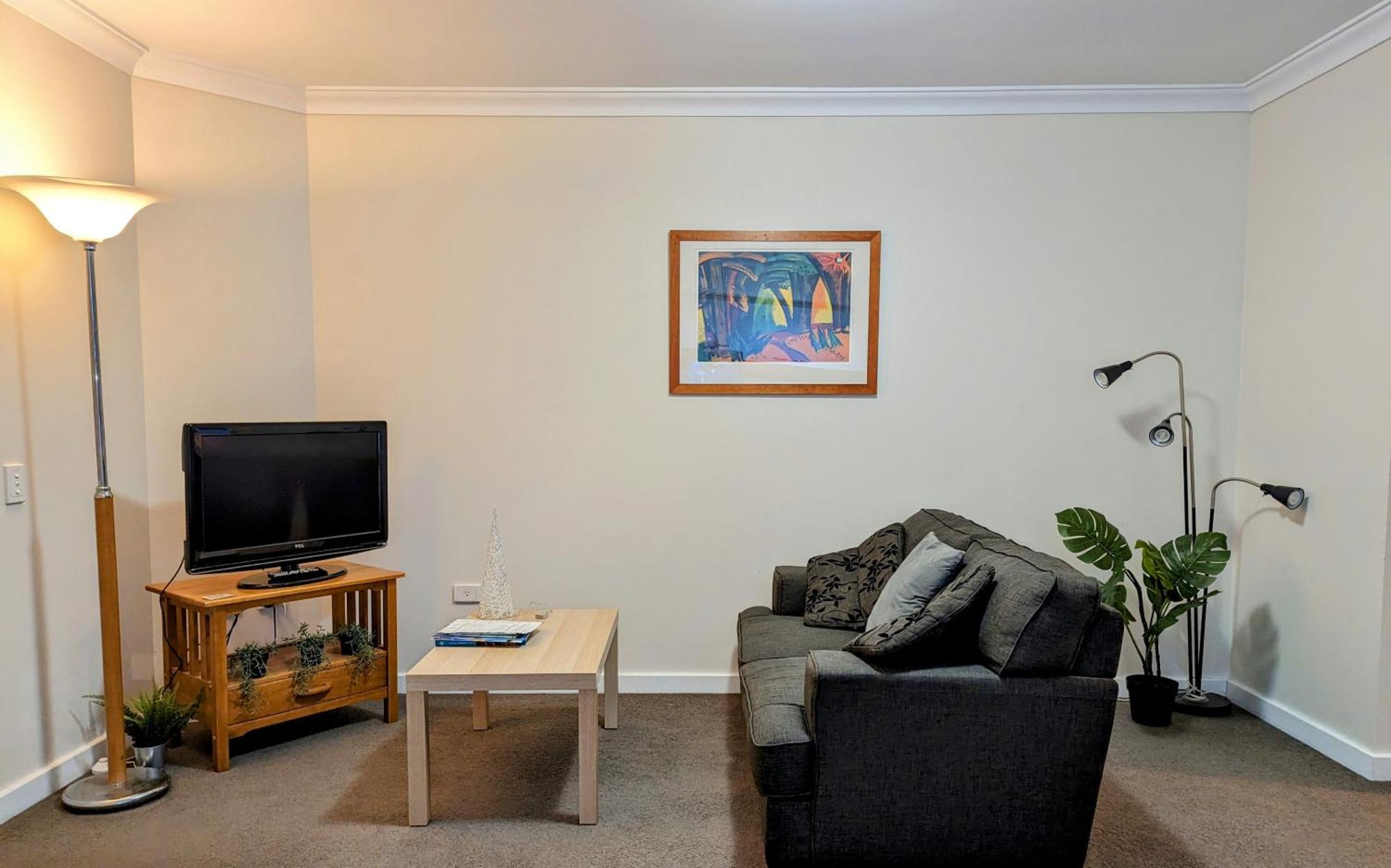 Lovely City Apartment With Private Courtyard, Pool, Free Parking, Gym Perth Exterior foto