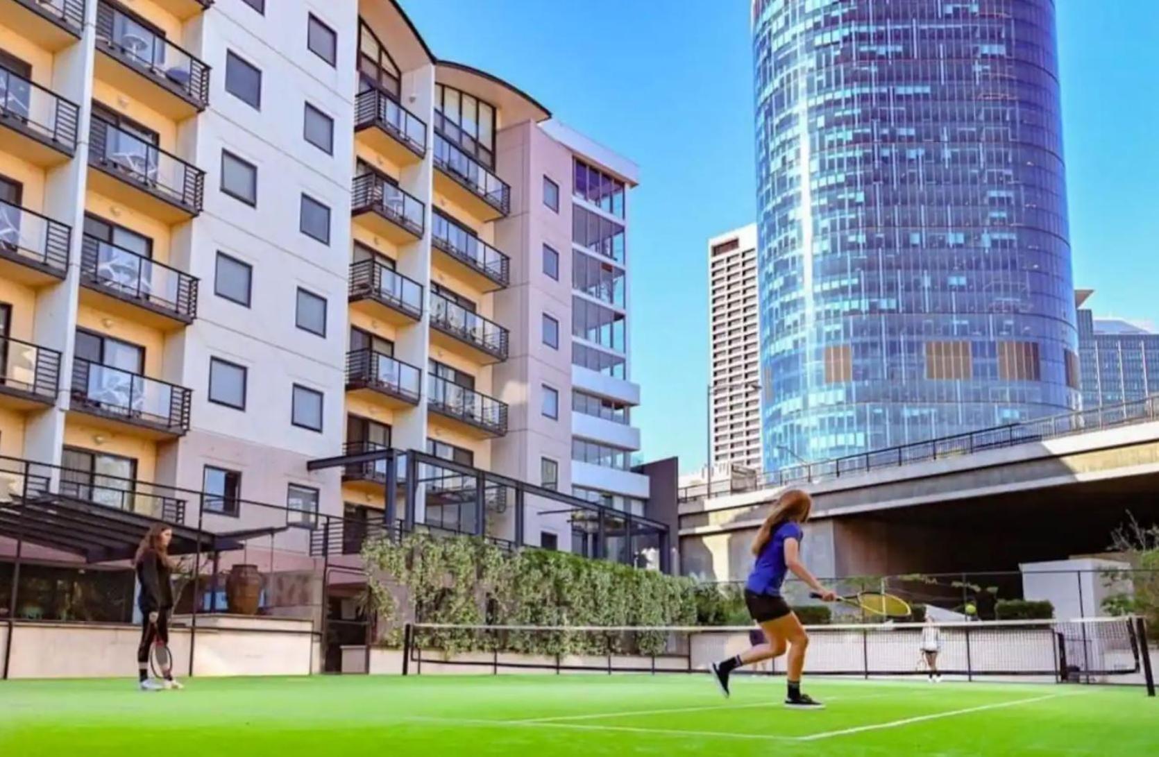 Lovely City Apartment With Private Courtyard, Pool, Free Parking, Gym Perth Exterior foto