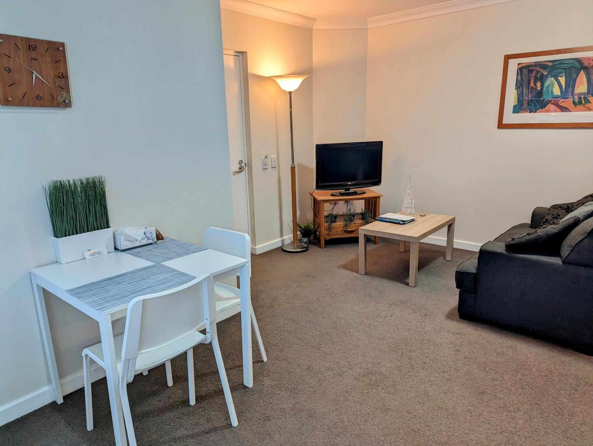 Lovely City Apartment With Private Courtyard, Pool, Free Parking, Gym Perth Exterior foto