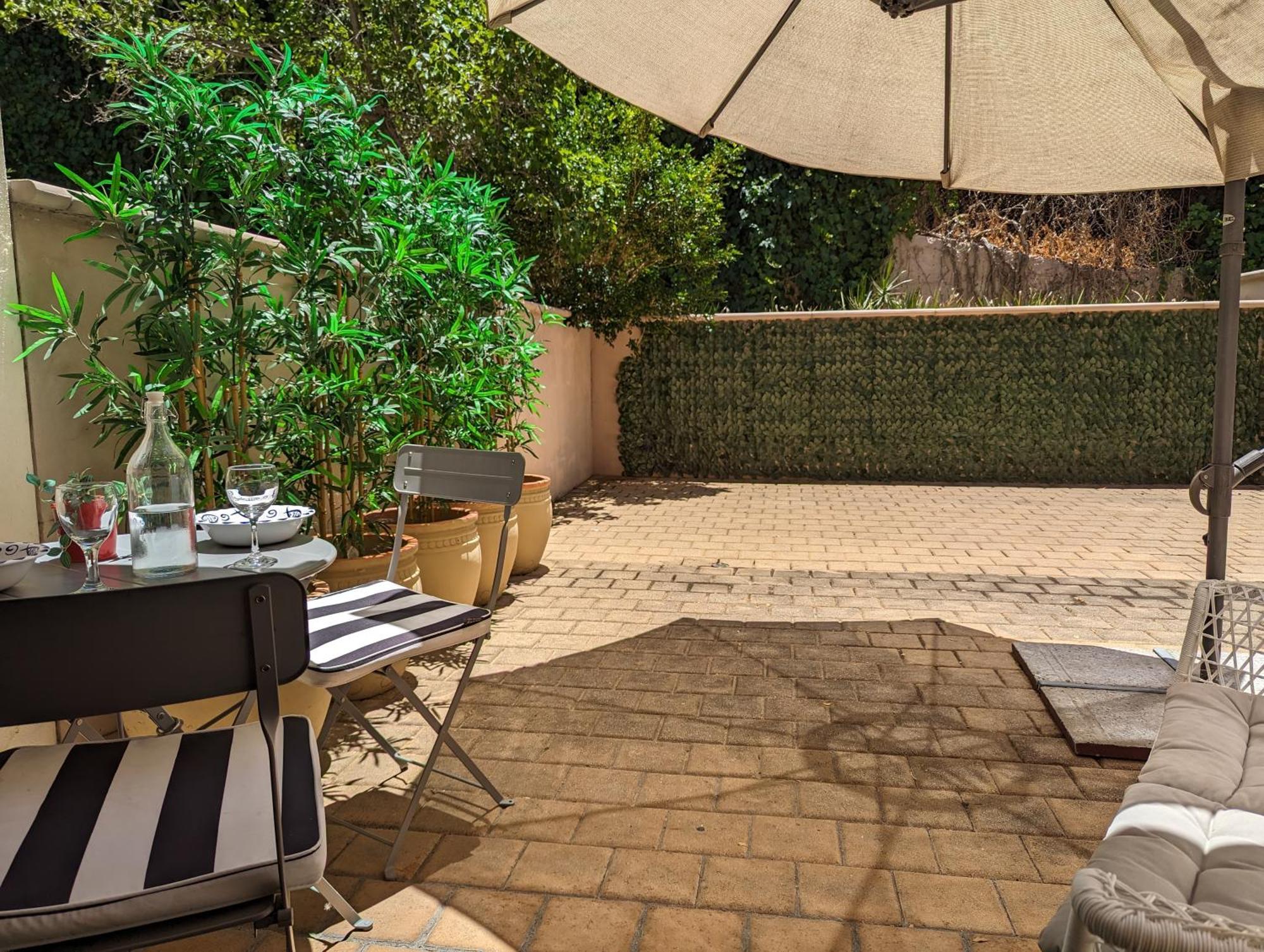 Lovely City Apartment With Private Courtyard, Pool, Free Parking, Gym Perth Exterior foto